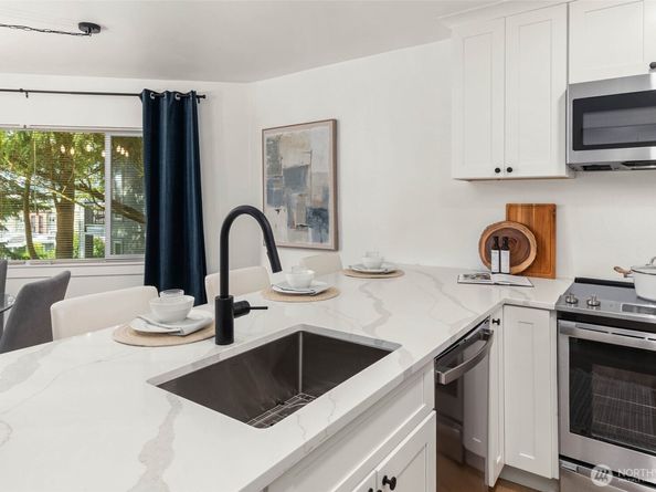 12003 100th Avenue NE 202, Kirkland WA 98034