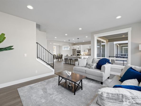 1102 168th Street SW, Lynnwood WA 98037