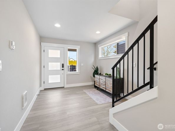 1102 168th Street SW, Lynnwood WA 98037