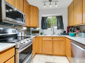 13271 15th Avenue NE B13, Seattle WA 98125