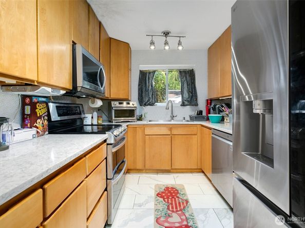 13271 15th Avenue NE B13, Seattle WA 98125