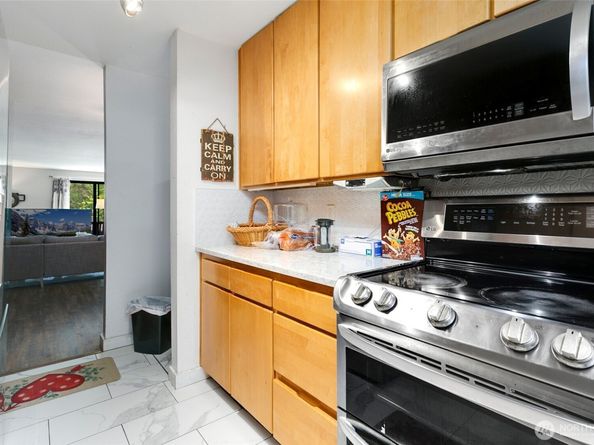 13271 15th Avenue NE B13, Seattle WA 98125