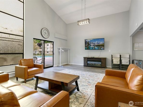 13271 15th Avenue NE B13, Seattle WA 98125