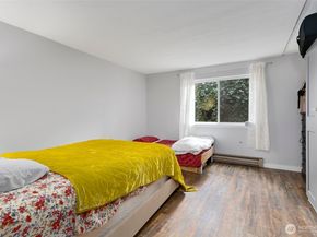 13271 15th Avenue NE B13, Seattle WA 98125