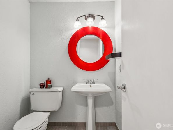 132 N 132nd 202, Seattle WA 98133