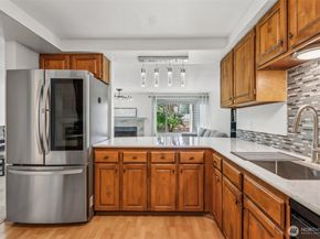 132 N 132nd 202, Seattle WA 98133