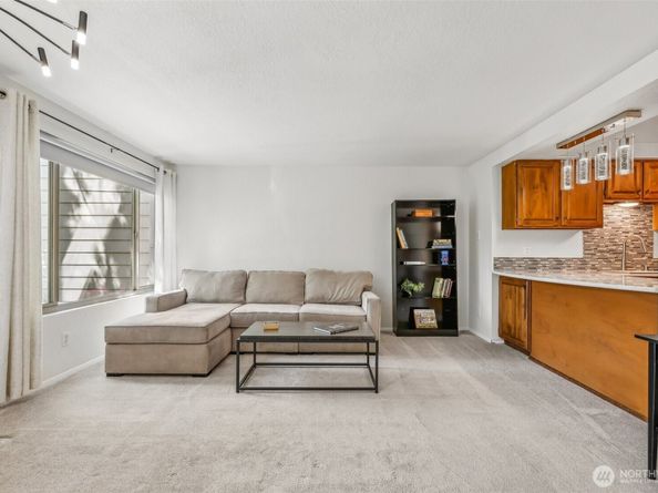 132 N 132nd 202, Seattle WA 98133