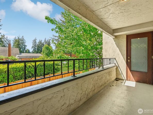 132 N 132nd 202, Seattle WA 98133