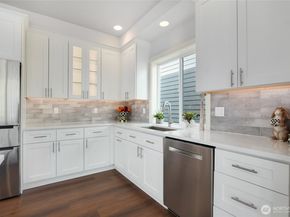 920 Big Tree Drive NW, Issaquah WA 98027