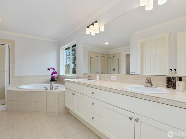 920 Big Tree Drive NW, Issaquah WA 98027