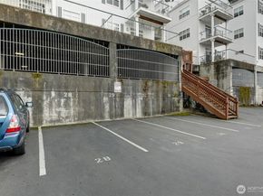 3990 129 Place SE 302, Bellevue WA 98006