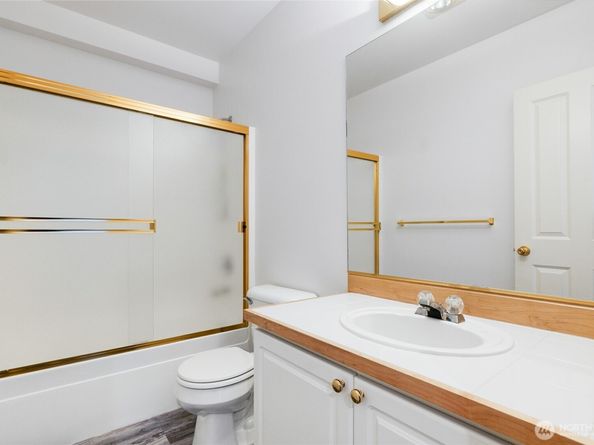 3990 129 Place SE 302, Bellevue WA 98006