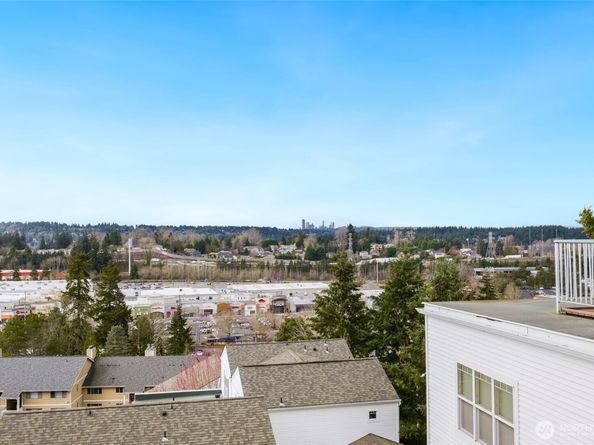 3990 129 Place SE 302, Bellevue WA 98006