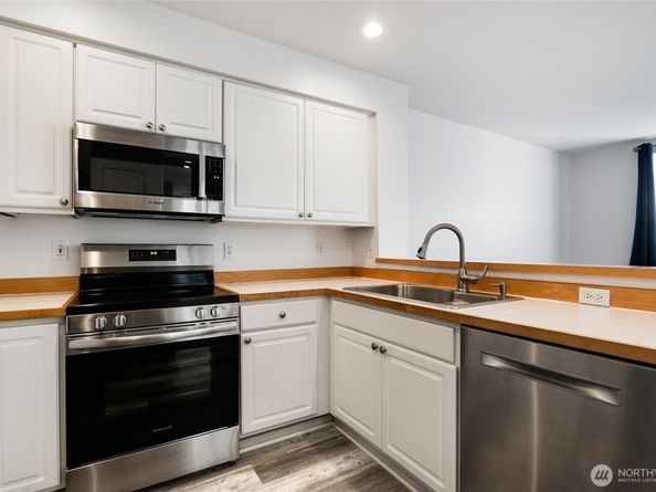 3990 129 Place SE 302, Bellevue WA 98006