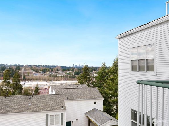3990 129 Place SE 302, Bellevue WA 98006