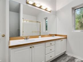 3990 129 Place SE 302, Bellevue WA 98006