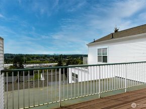 3990 129 Place SE 302, Bellevue WA 98006