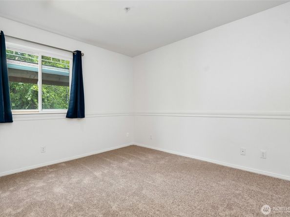 3990 129 Place SE 302, Bellevue WA 98006
