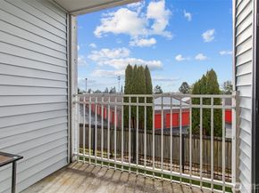 9815 Holly Drive A208, Everett WA 98204