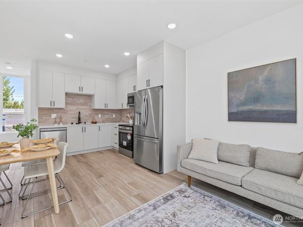 8324 16th Avenue NW B, Seattle WA 98117