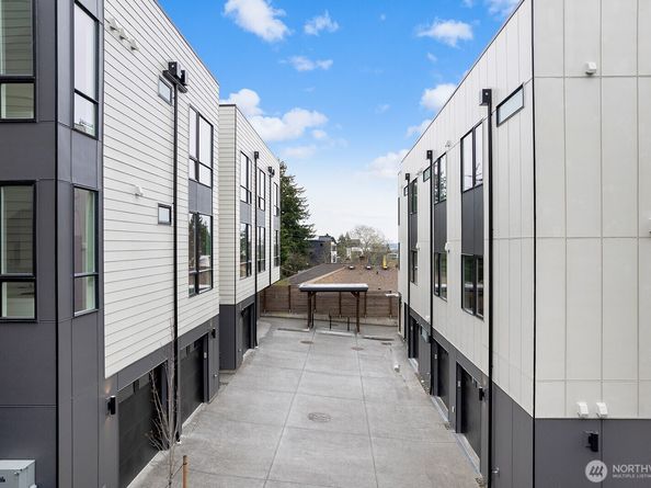 8324 16th Avenue NW B, Seattle WA 98117