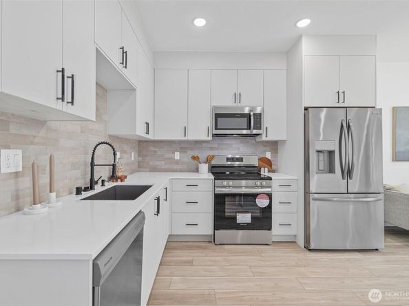 8324 16th Avenue NW B, Seattle WA 98117