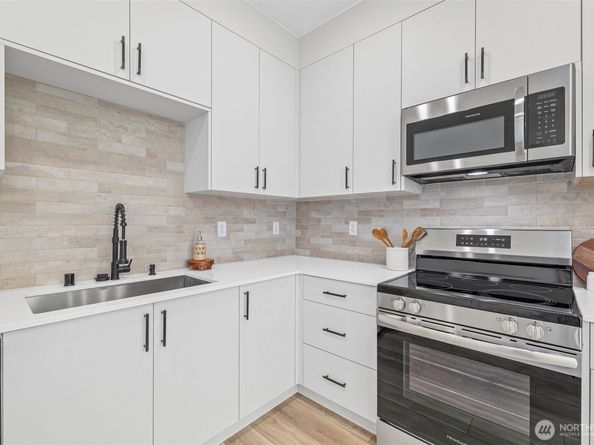 8324 16th Avenue NW B, Seattle WA 98117
