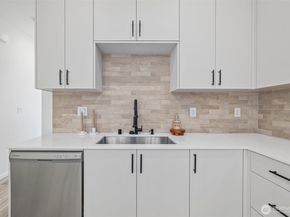 8324 16th Avenue NW B, Seattle WA 98117