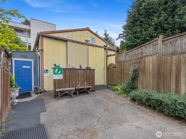 4116 25th Avenue SW, Seattle WA 98106