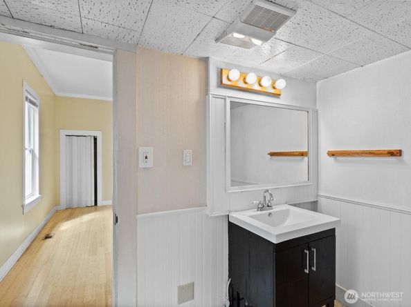 4116 25th Avenue SW, Seattle WA 98106