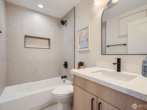 524 27th Avenue, Seattle WA 98122