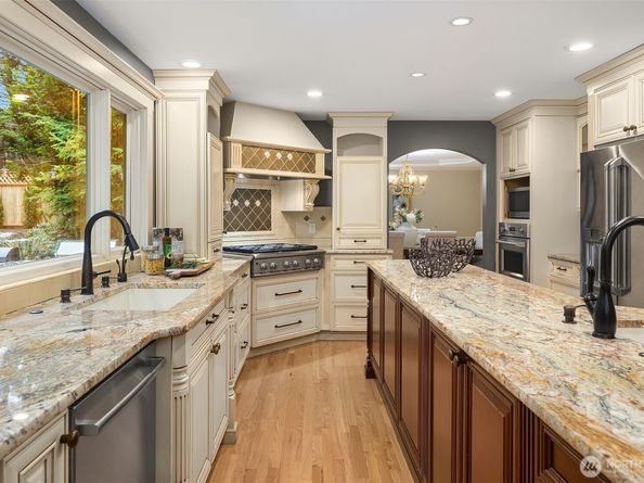 18121 NE 129th Place, Redmond WA 98052
