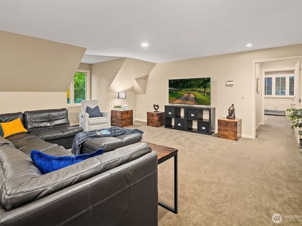 18121 NE 129th Place, Redmond WA 98052