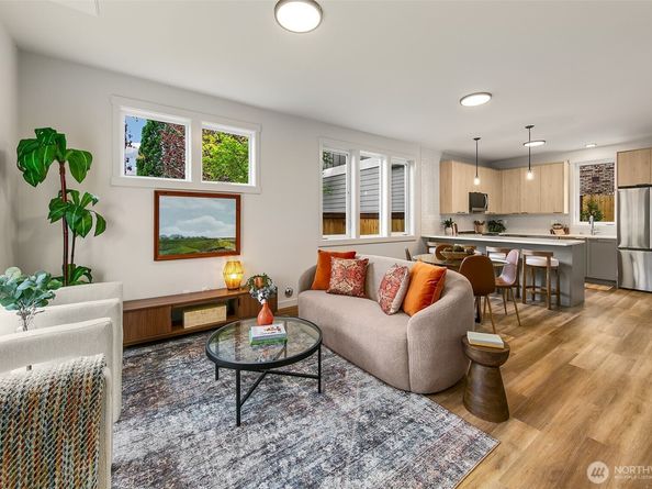 704 N 107th Street, Seattle WA 98133