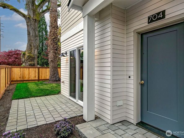704 N 107th Street, Seattle WA 98133