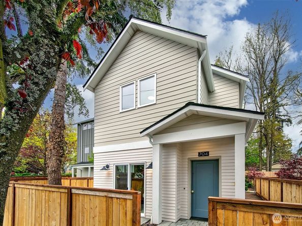 704 N 107th Street, Seattle WA 98133