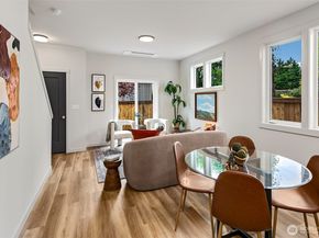 704 N 107th Street, Seattle WA 98133