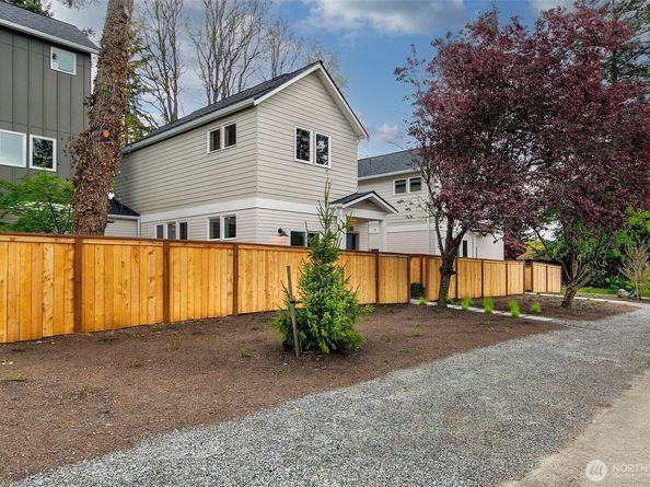 704 N 107th Street, Seattle WA 98133