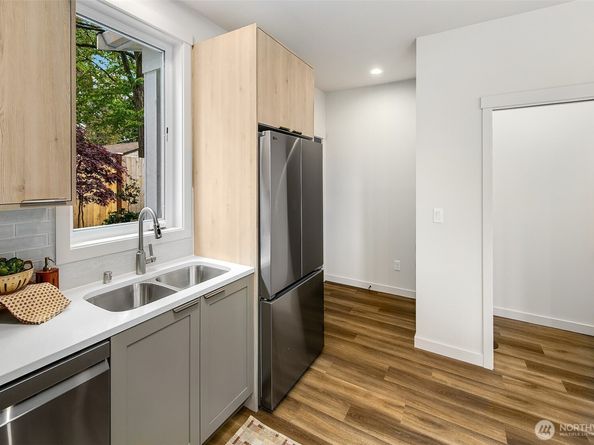 704 N 107th Street, Seattle WA 98133