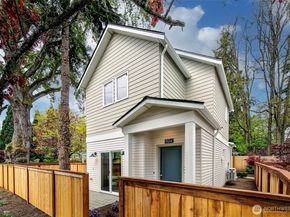 704 N 107th Street, Seattle WA 98133