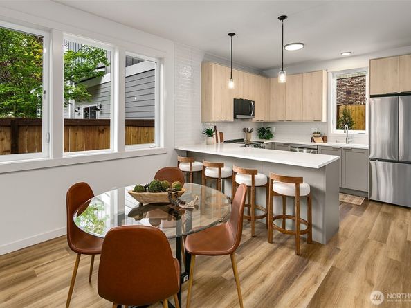 704 N 107th Street, Seattle WA 98133