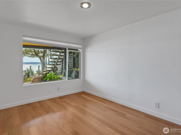 12055 30th Avenue SW, Burien WA 98146
