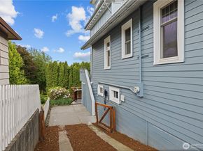 5746 37th Avenue NE, Seattle WA 98105