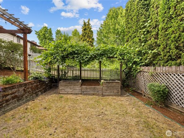 5746 37th Avenue NE, Seattle WA 98105