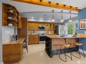 5746 37th Avenue NE, Seattle WA 98105