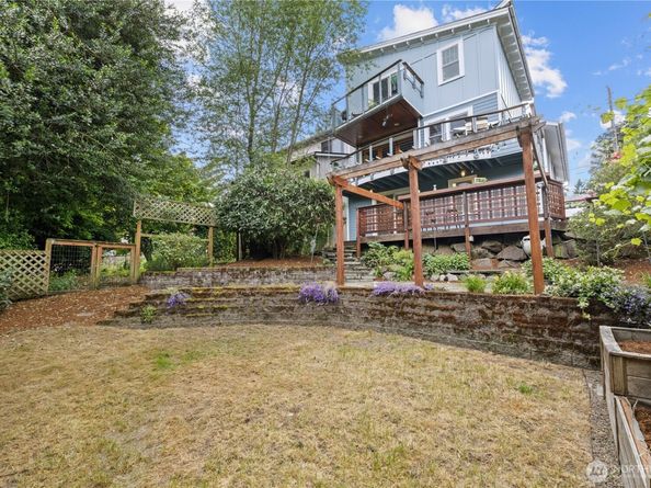 5746 37th Avenue NE, Seattle WA 98105