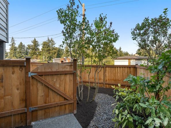 13709 Greenwood Avenue N, Seattle WA 98133