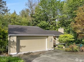 15144 SE 46th Way, Bellevue WA 98006