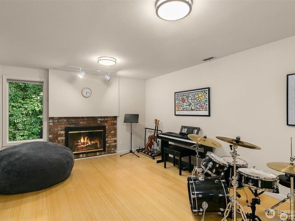 15144 SE 46th Way, Bellevue WA 98006