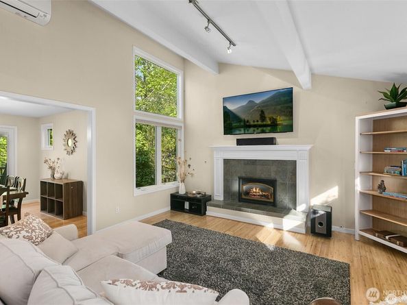 15144 SE 46th Way, Bellevue WA 98006